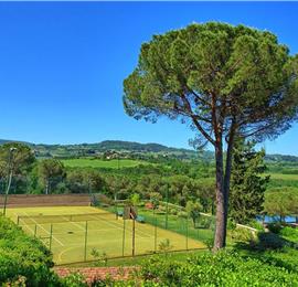 5 bedroom villa with pool and tennis court near San Gimignano, sleeps 10